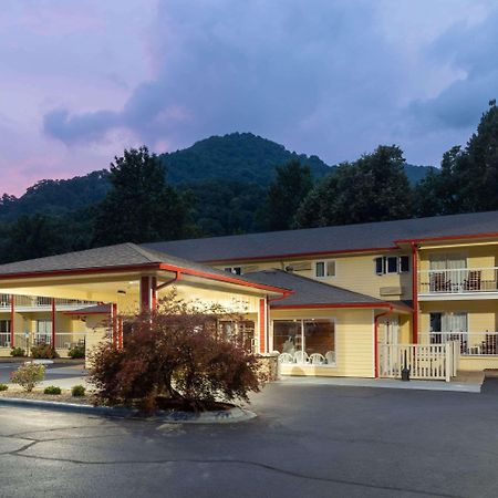 Ramada By Wyndham Maggie Valley Exterior photo