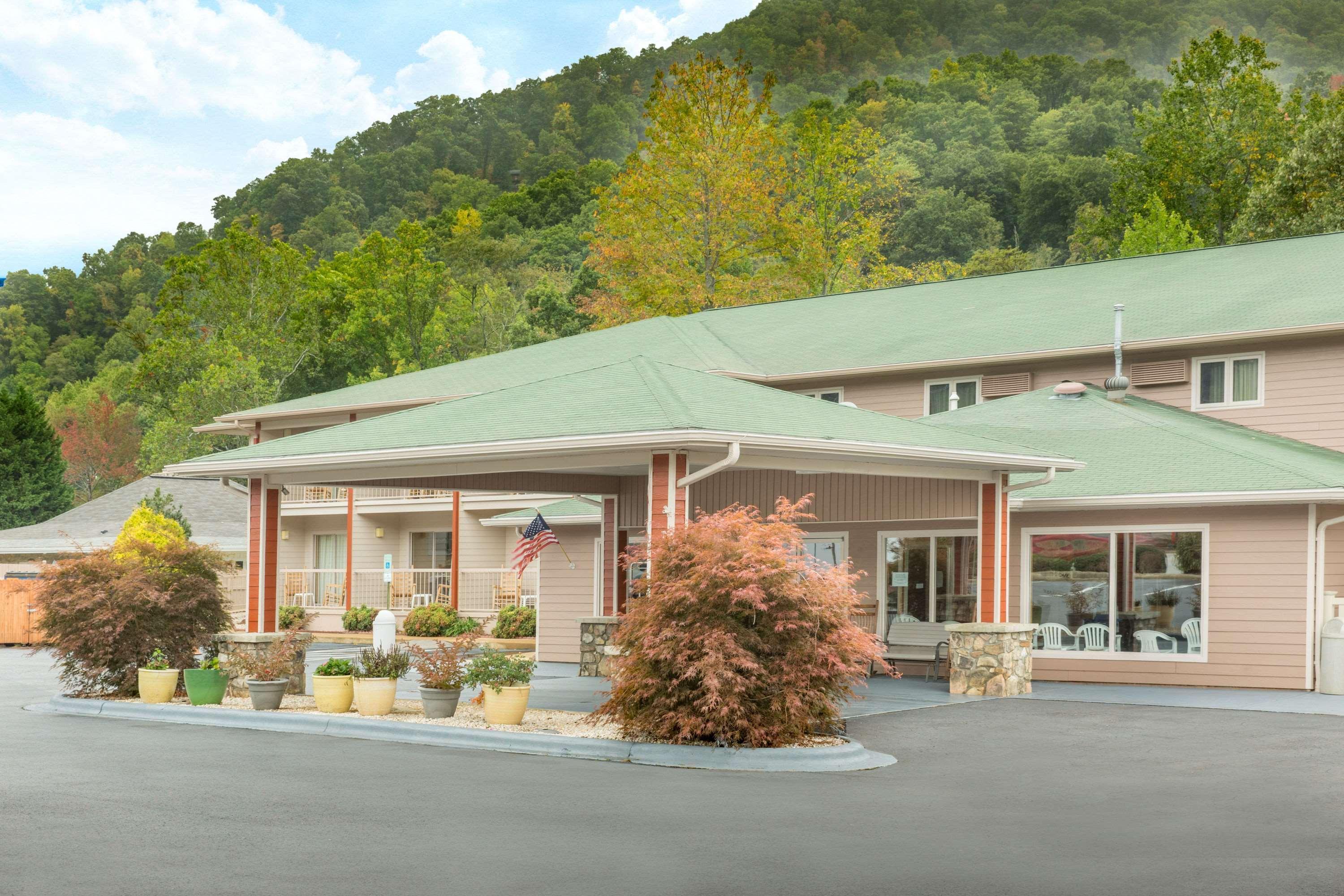 Ramada By Wyndham Maggie Valley Exterior photo