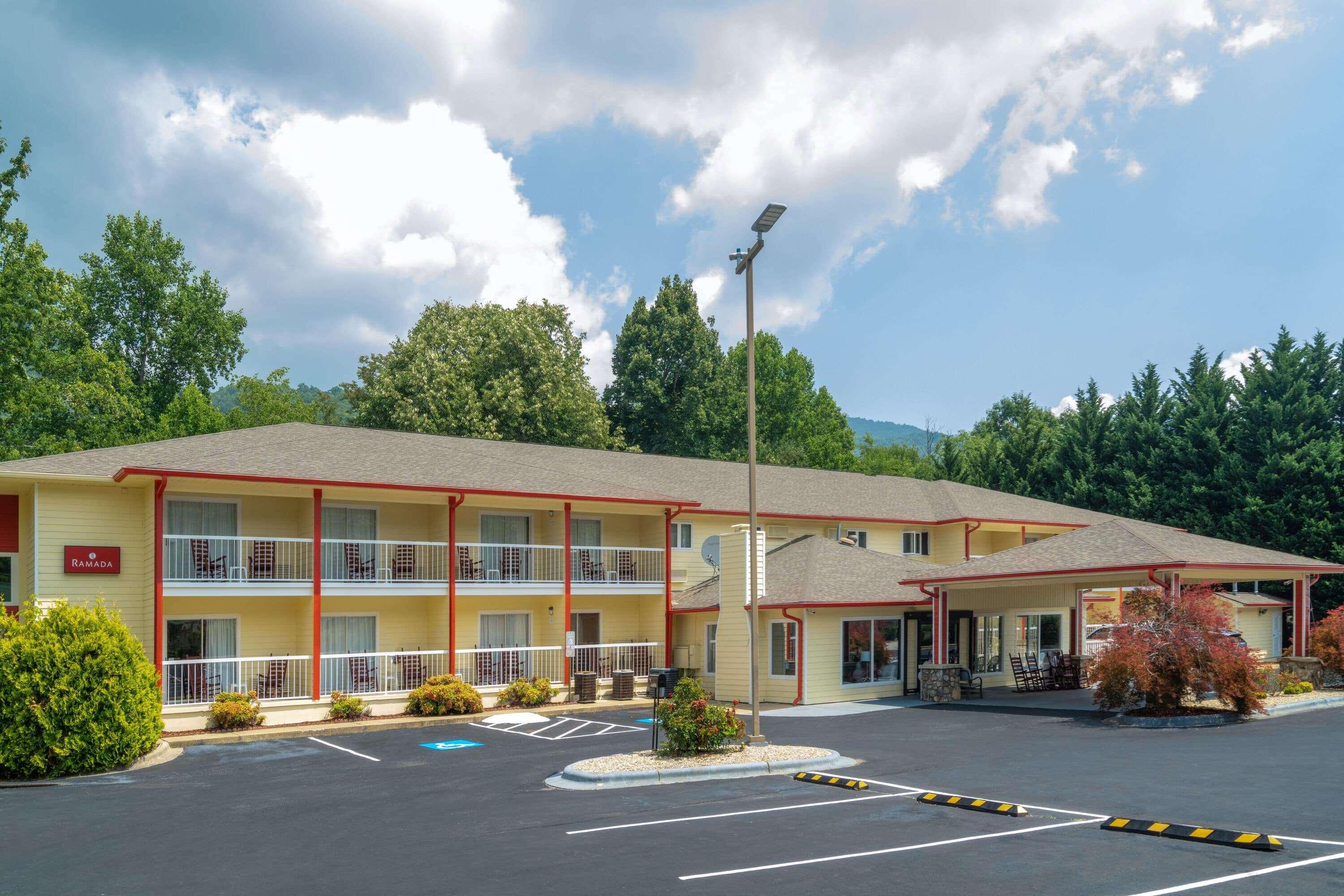 Ramada By Wyndham Maggie Valley Exterior photo